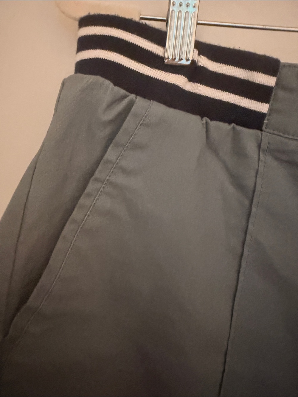 ASOS Design - Casual Gray Shorts with Striped Waistband - Picture 4 of 6